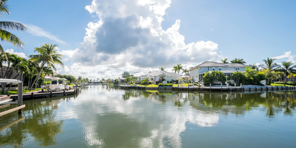 Waterfront Homes Image