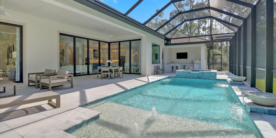 Luxury Pool and Lanai Image